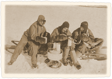Explorers using a Nansen cooker